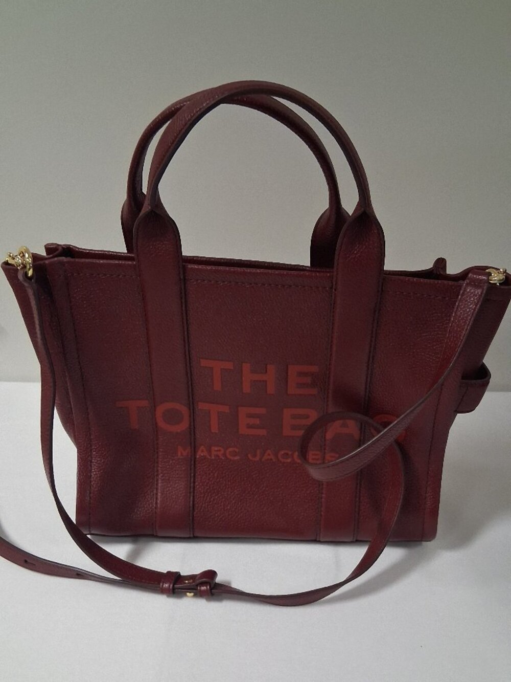 Marc Jacobs Women's Leather Medium Tote Bag – Cherry | Style H004L01PF21-602
